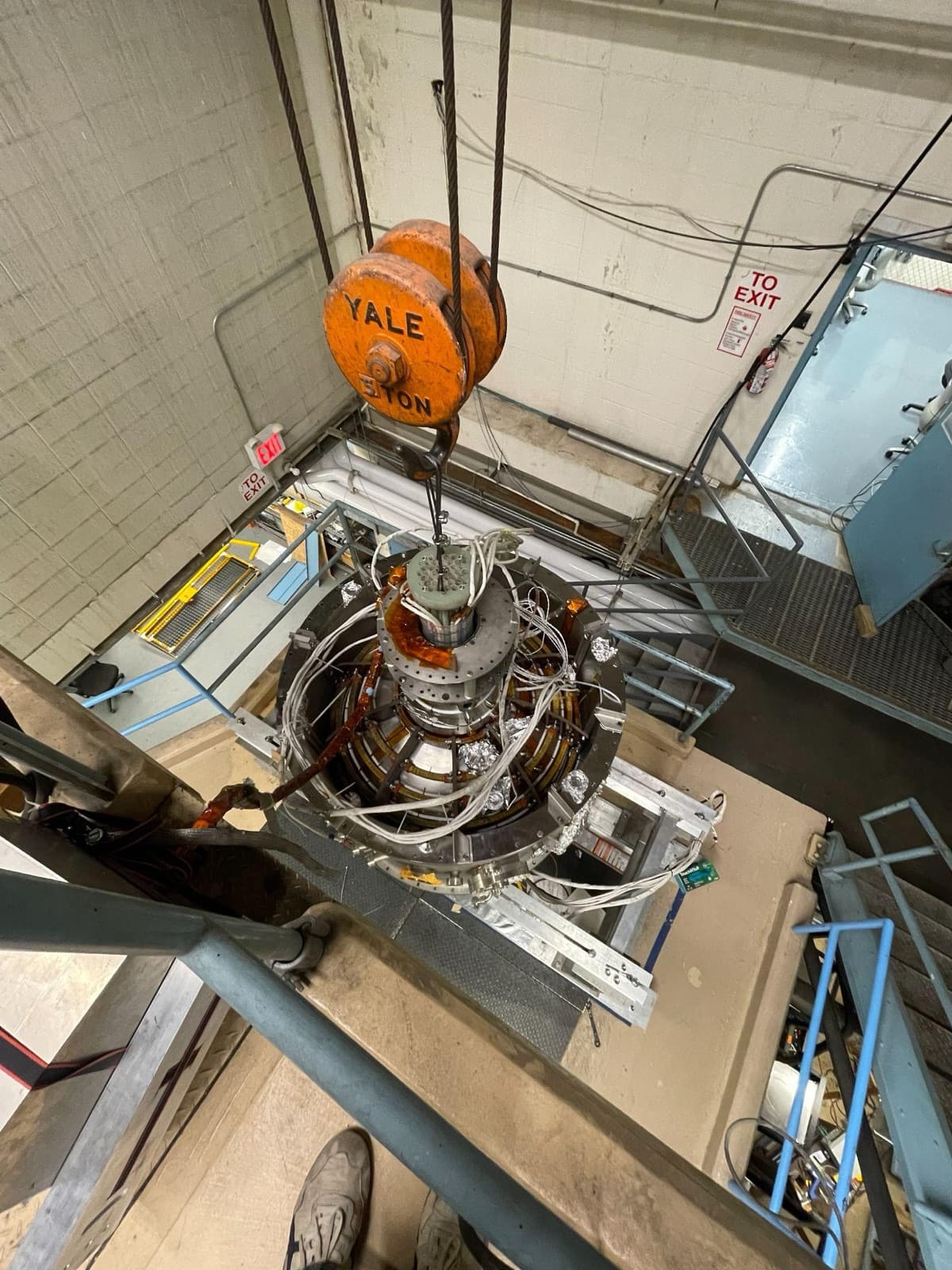 Crane lowering hardware into the tokamak
